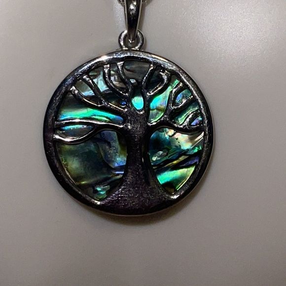 ❤️sold❤️The Family Tree Avalon Necklace in Sterling Silver. Size 18” - Picture 3 of 3